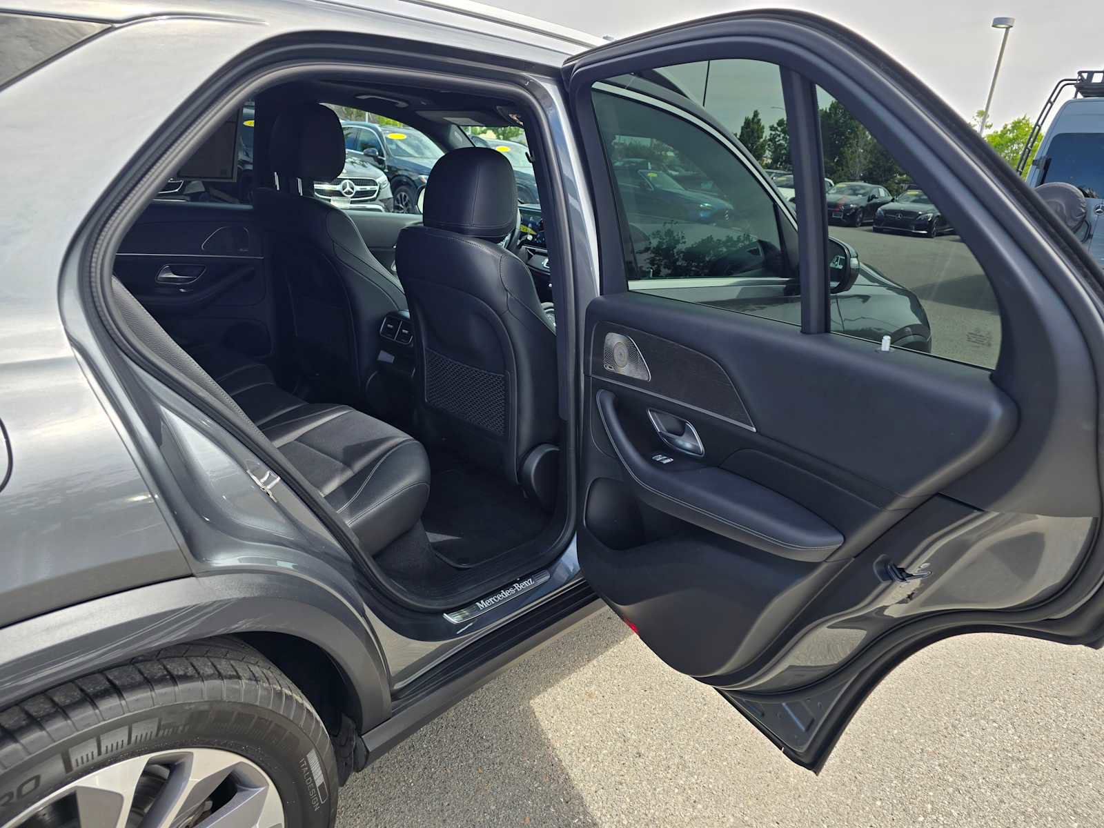 Used 2022 Mercedes-Benz GLE 350 4MATIC w/ Premium Package image 16