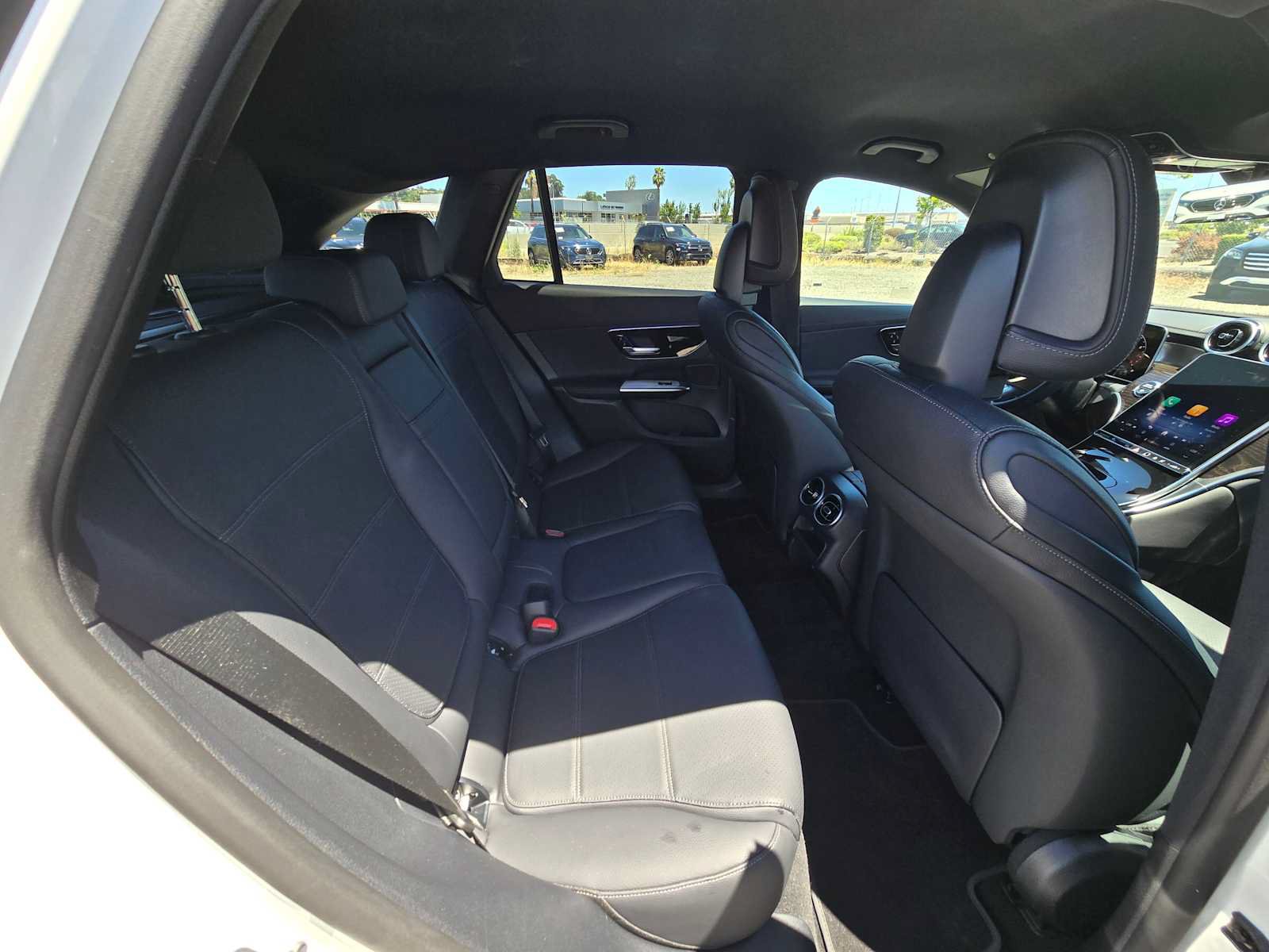 Used 2025 Mercedes-Benz GLC 300 image 12