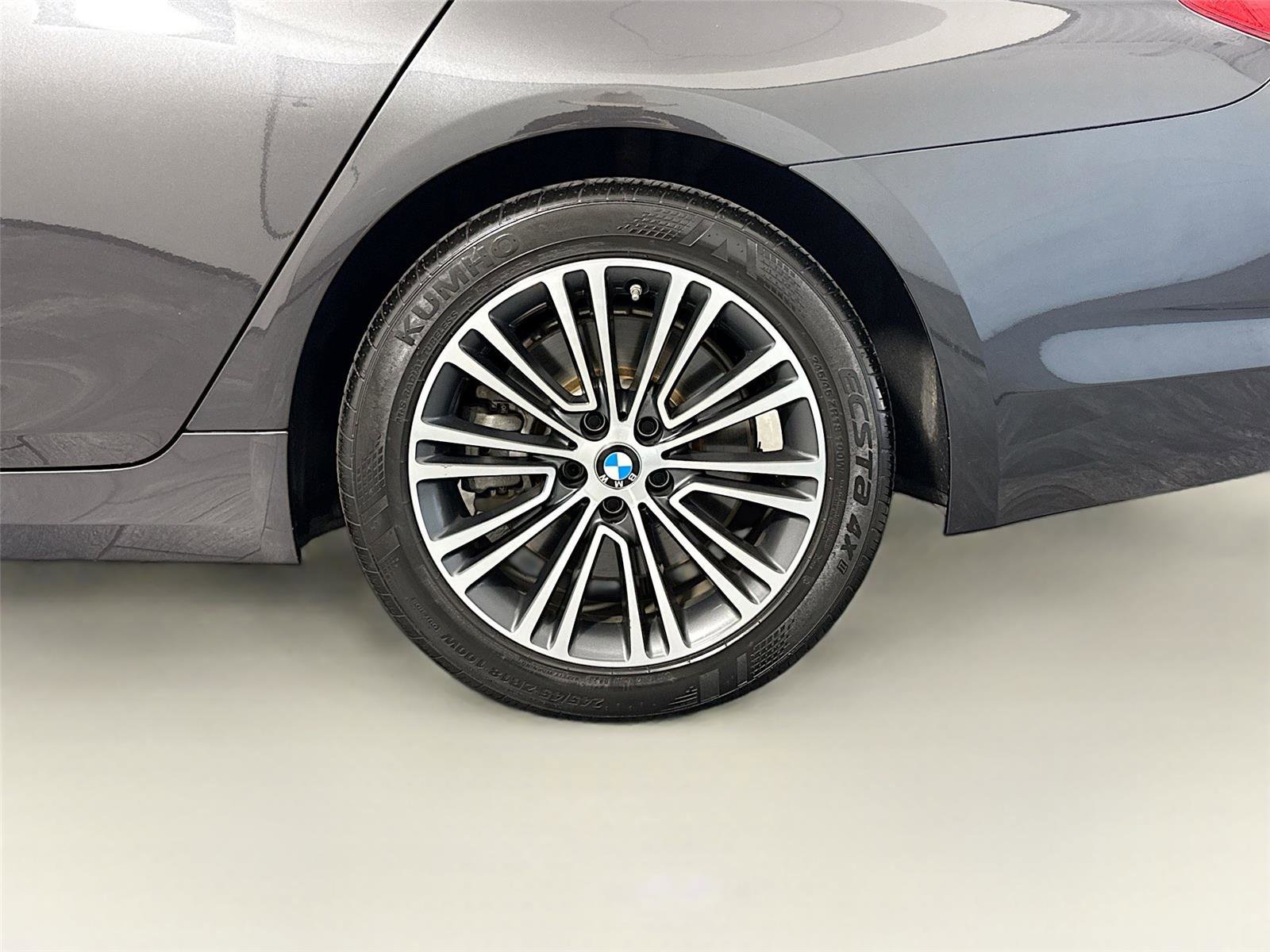 Used 2019 BMW 540i w/ Convenience Package RWD image 32