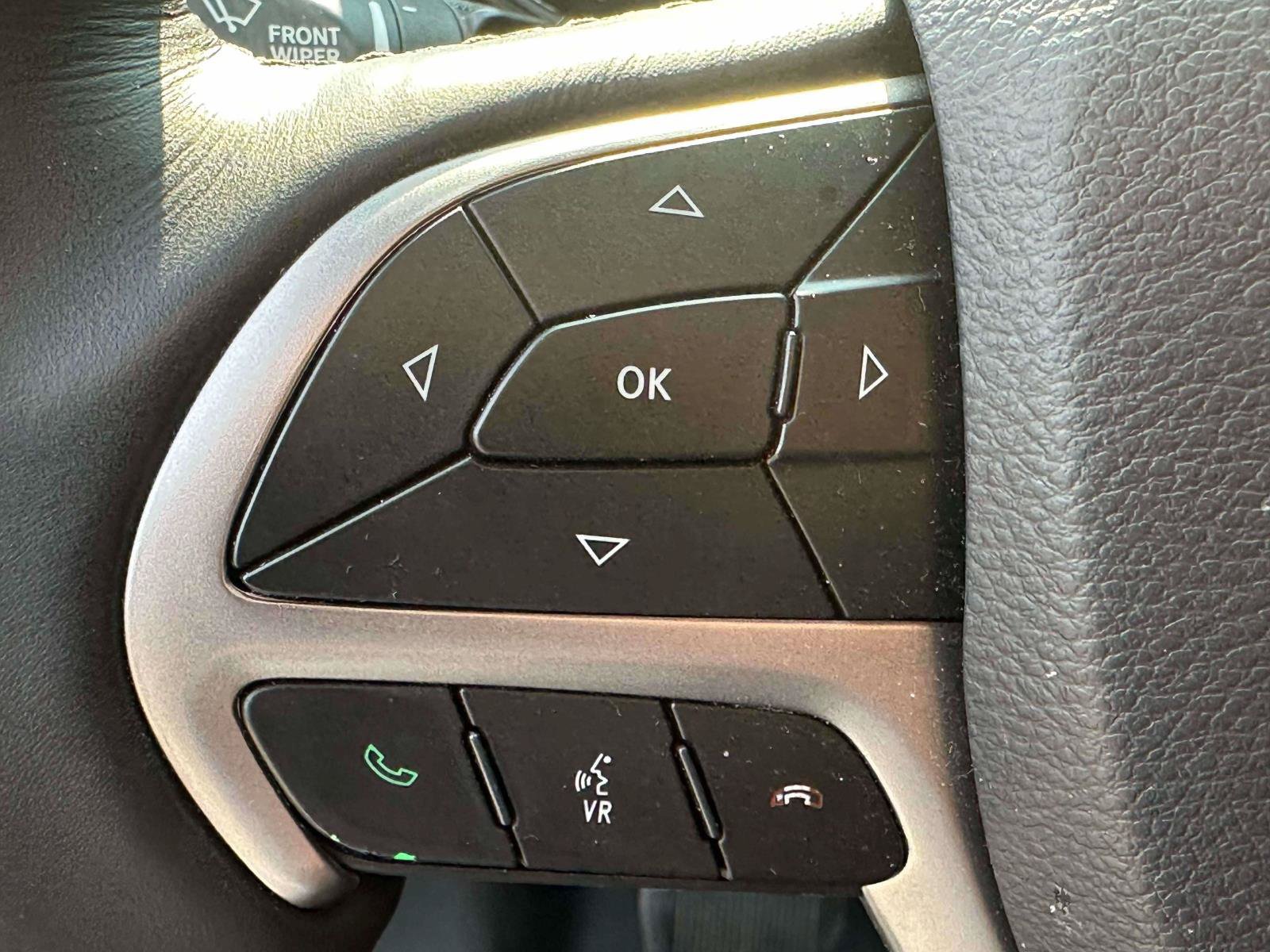 Used 2019 Jeep Grand Cherokee Overland AWD/4WD image 21