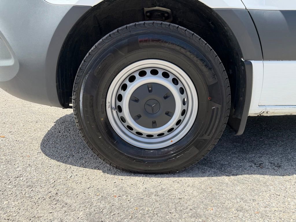 Used 2025 Mercedes-Benz Sprinter 2500 image 9