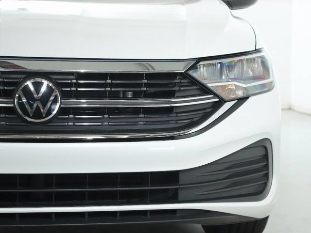 Used 2024 Volkswagen Jetta SE w/ Panoramic Sunroof Package FWD image 7