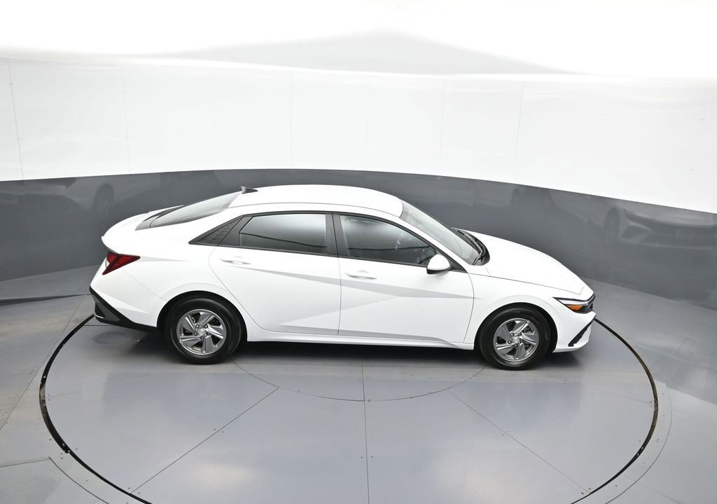 Certified 2025 Hyundai Elantra SE image 36