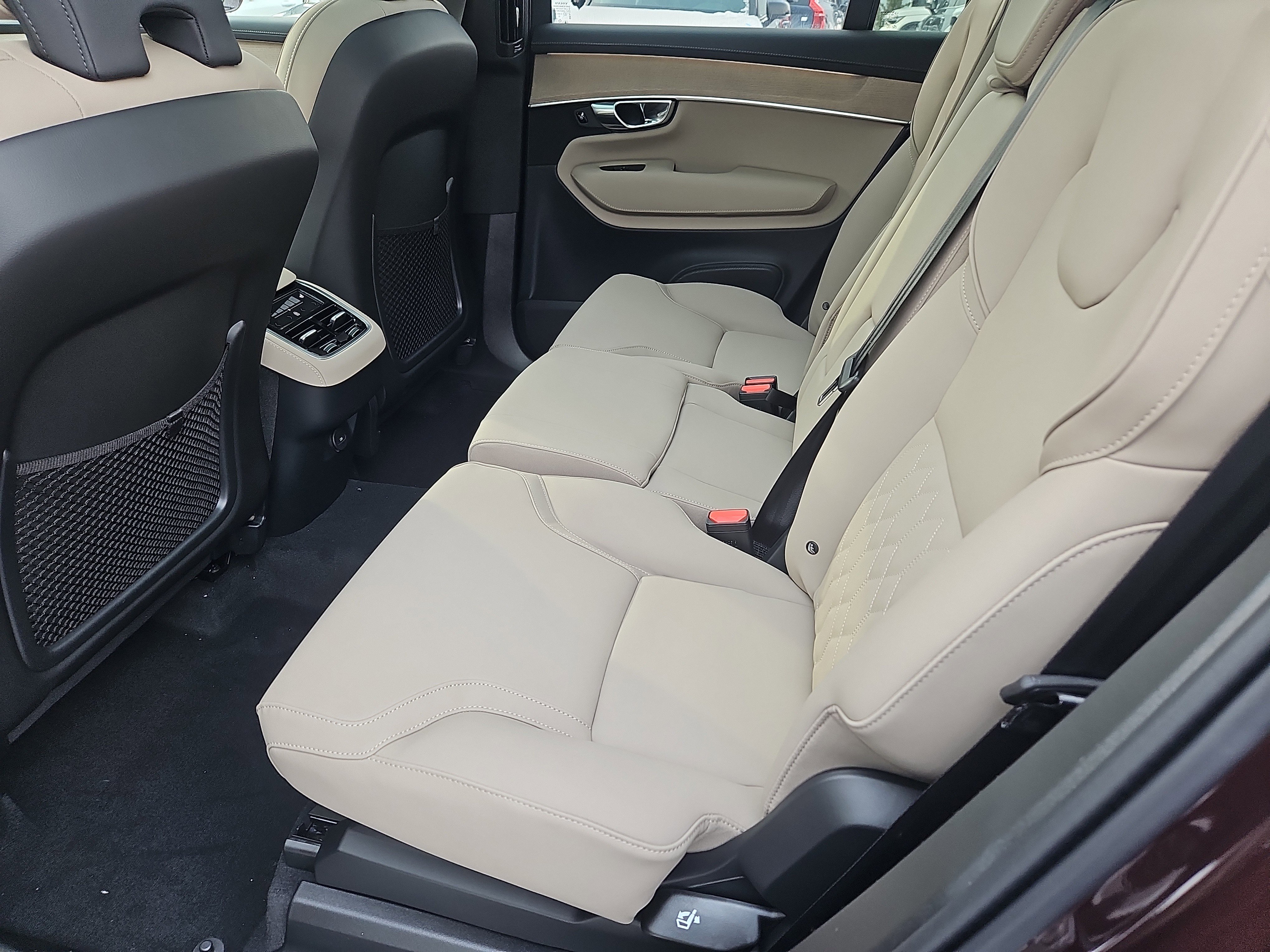 New 2026 Volvo XC90 B5 Plus w/ Protection Package Premier image 20