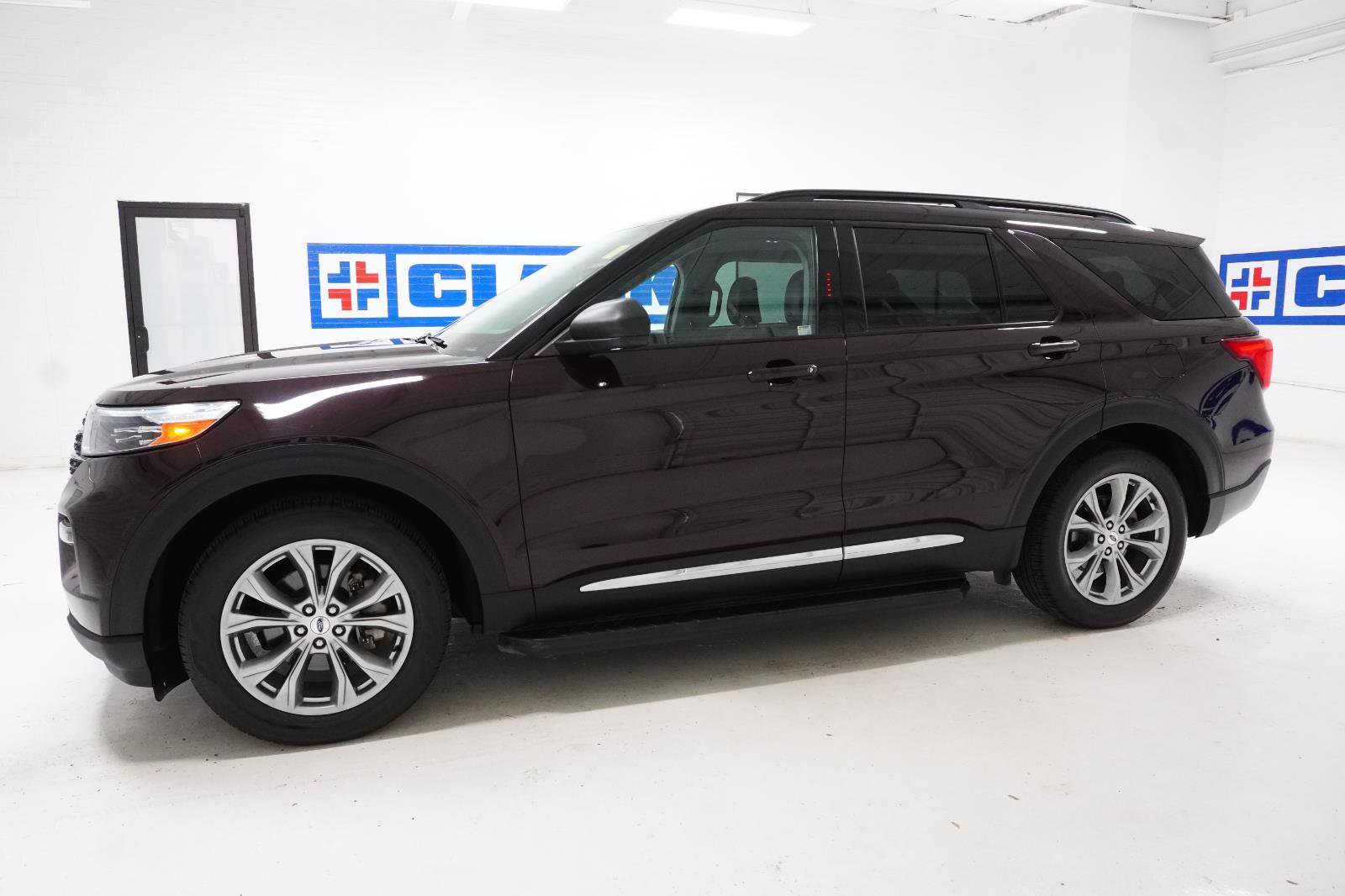 Used 2023 Ford Explorer XLT w/ Equipment Group 202A RWD image 10