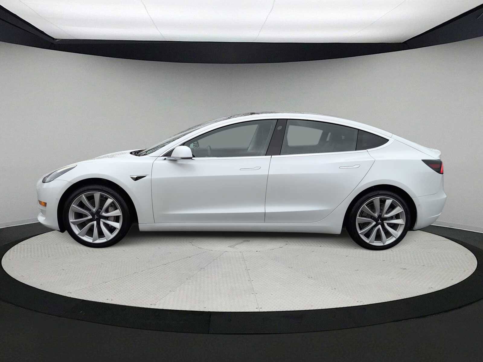 Used 2019 Tesla Model 3 Standard Range Plus image 5