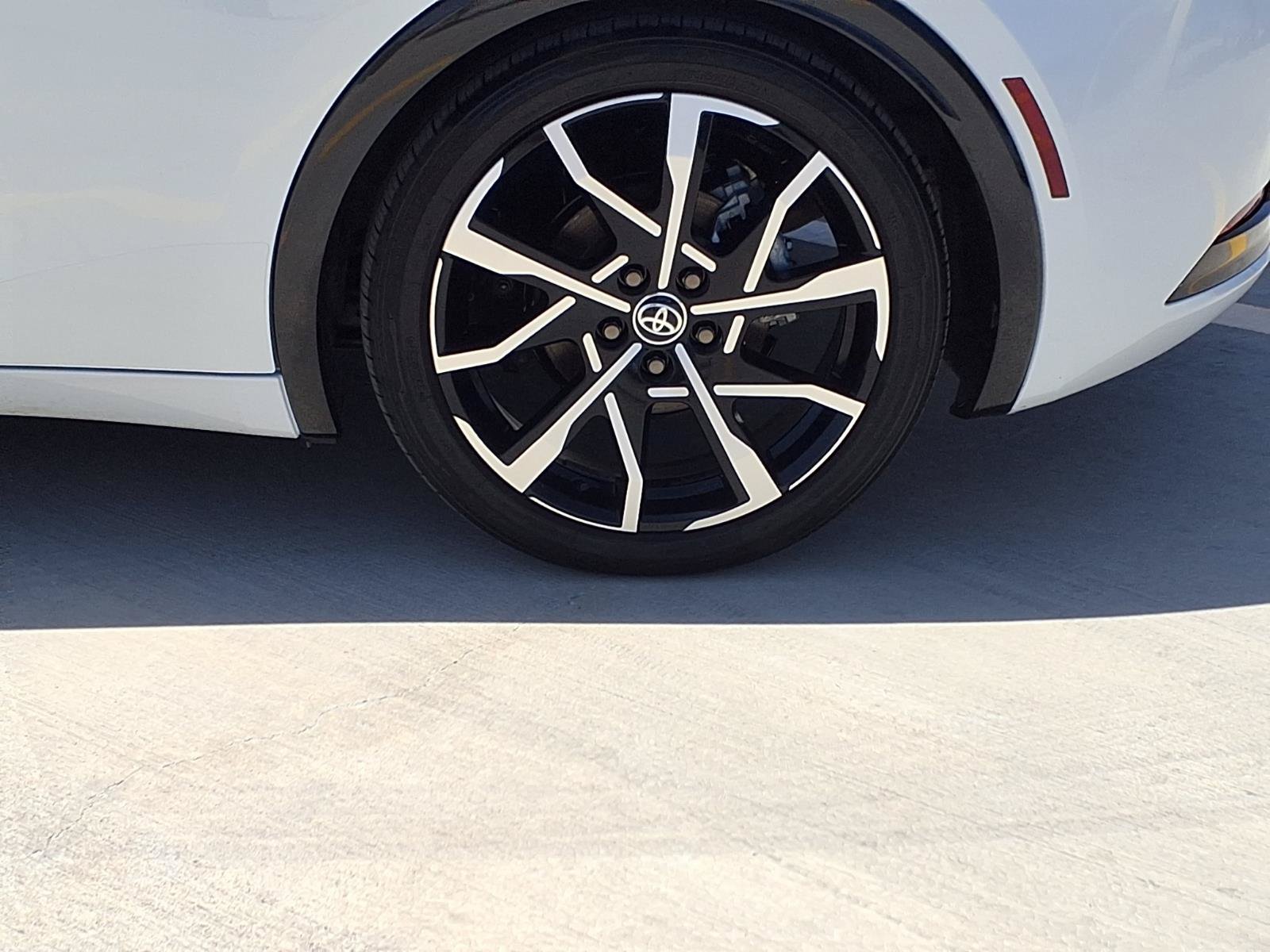 Certified 2024 Toyota Prius Prime FWD image 9