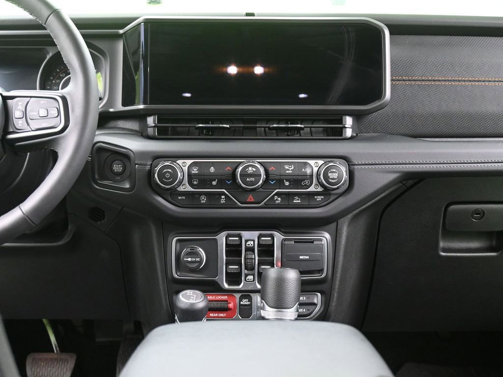 Used 2025 Jeep Gladiator Mojave w/ Safety Group image 25