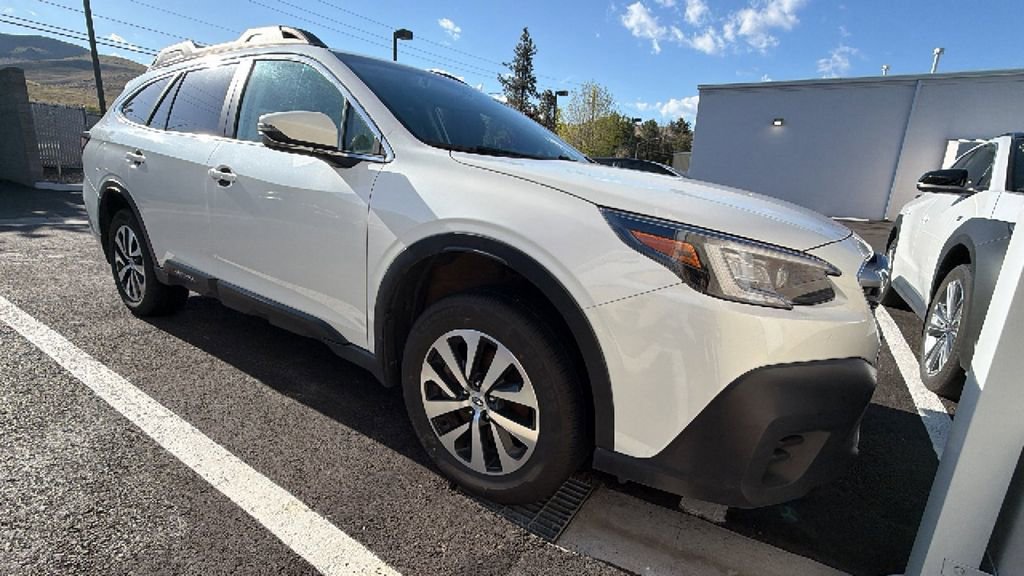 Used 2022 Subaru Outback Premium AWD/4WD image 1