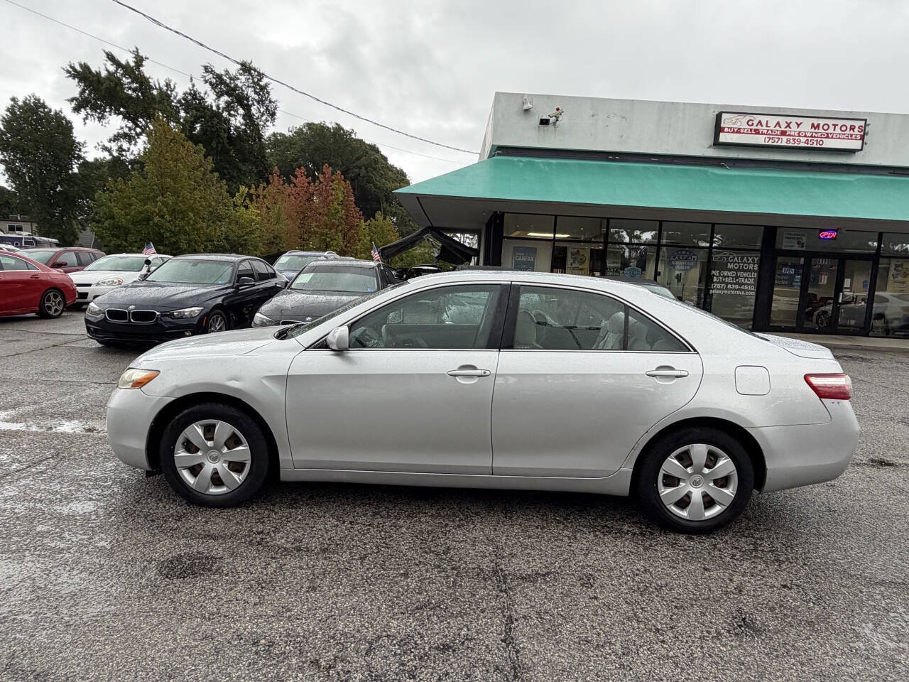 Used 2009 Toyota Camry LE FWD image 2