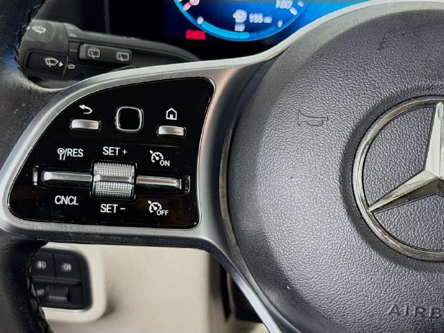 Used 2023 Mercedes-Benz GLA 250 4MATIC w/ Premium Package image 11