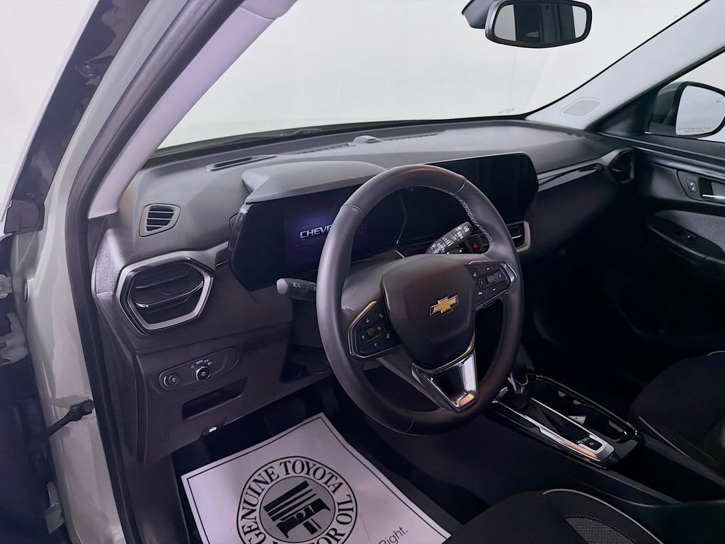 Used 2025 Chevrolet TrailBlazer LT w/ Convenience Package FWD image 10