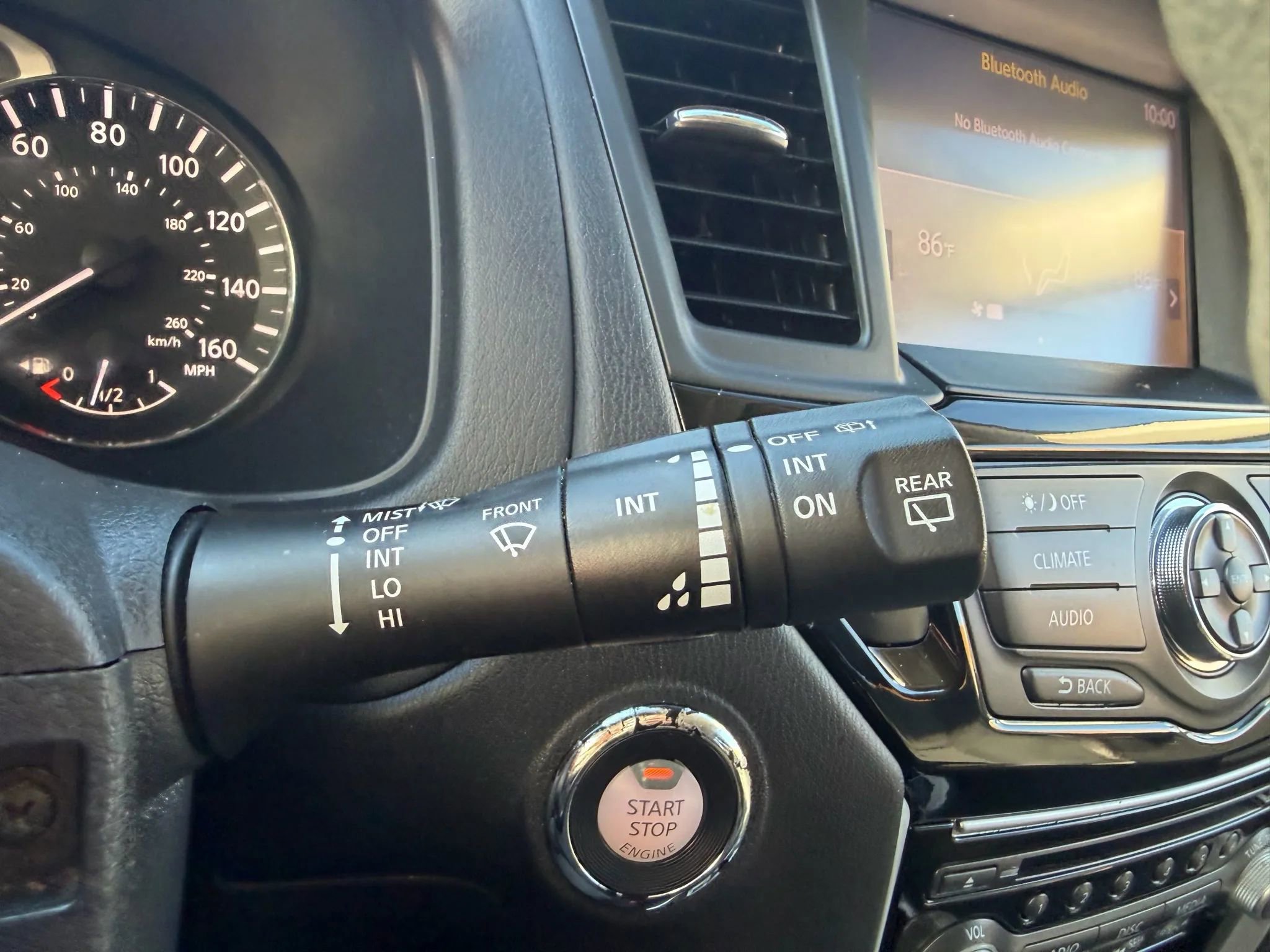 Used 2018 Nissan Pathfinder S image 16