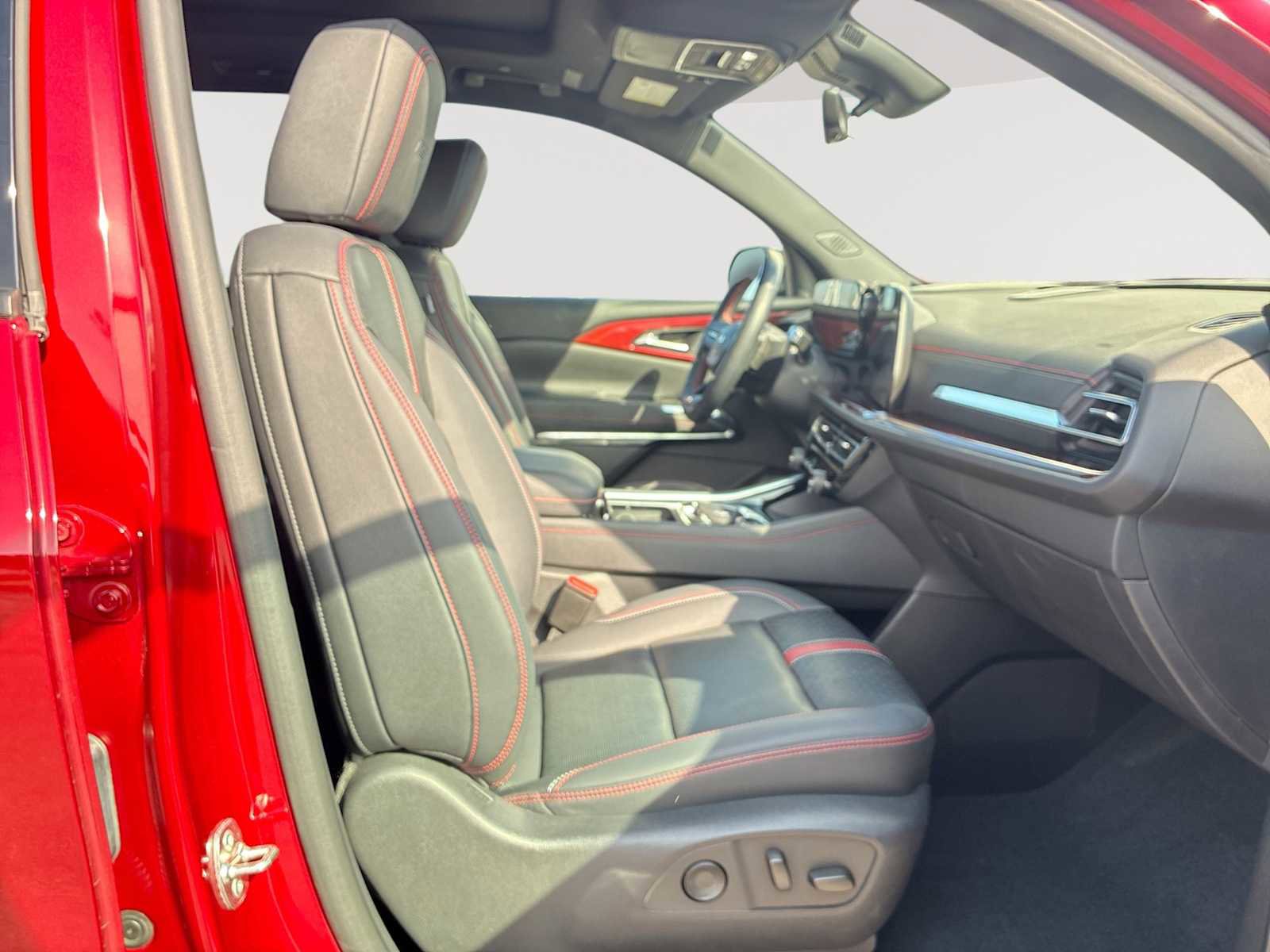 Certified 2024 Chevrolet Traverse RS image 29