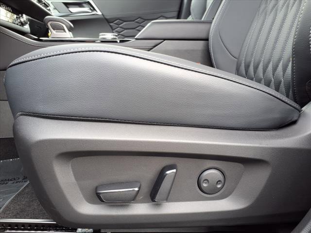 New 2025 Mitsubishi Outlander SEL image 12