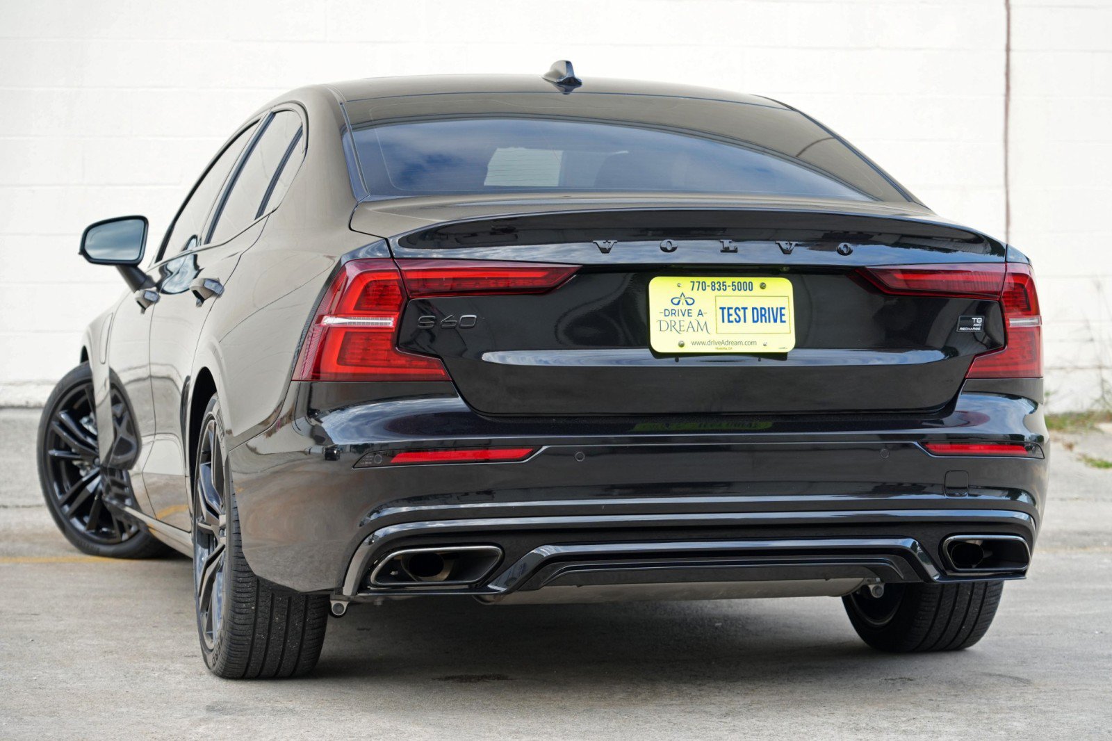 Used 2022 Volvo S60 T8 R-Design w/ Climate Package AWD/4WD image 6