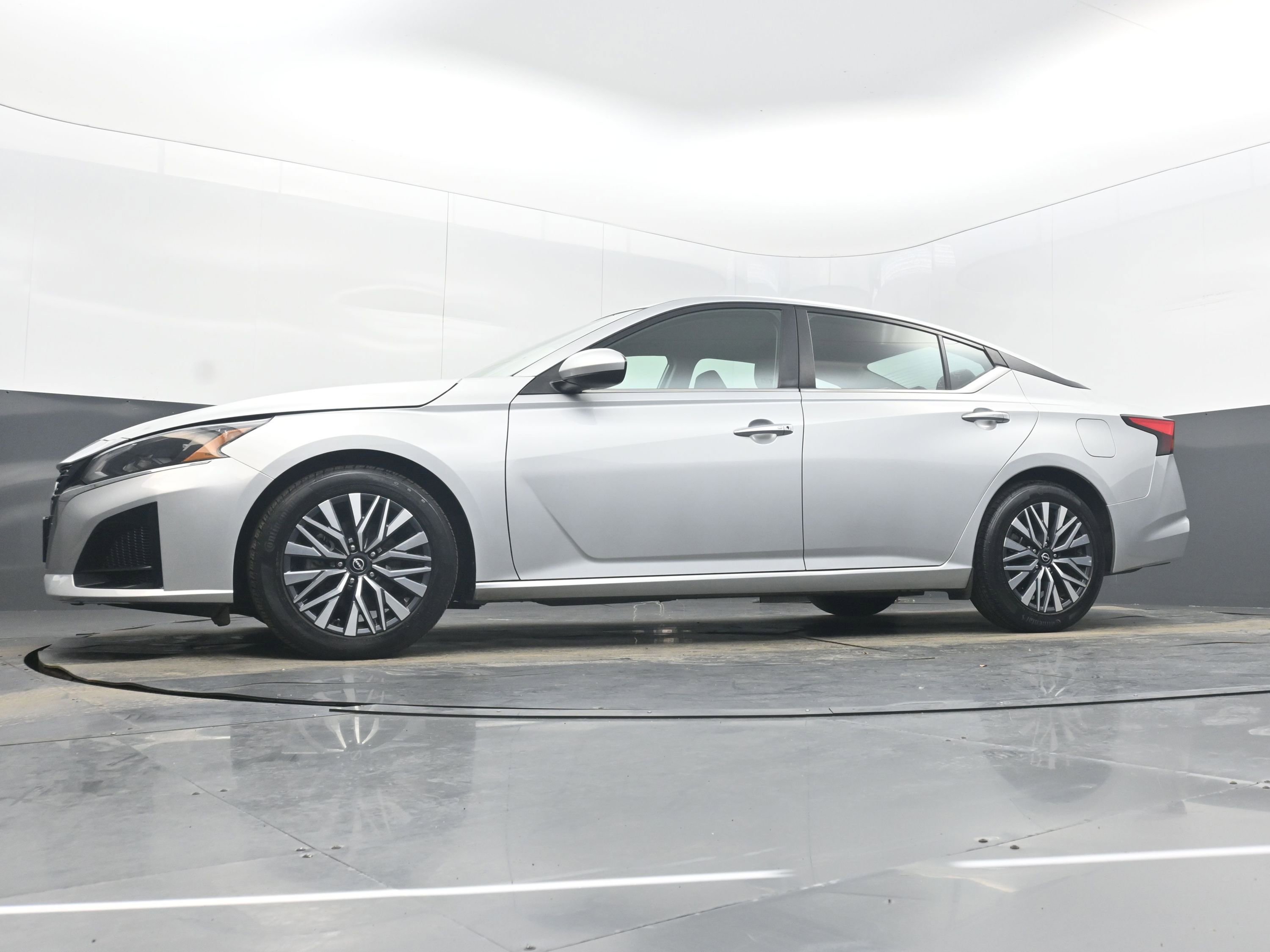 Used 2023 Nissan Altima 2.5 SV image 26