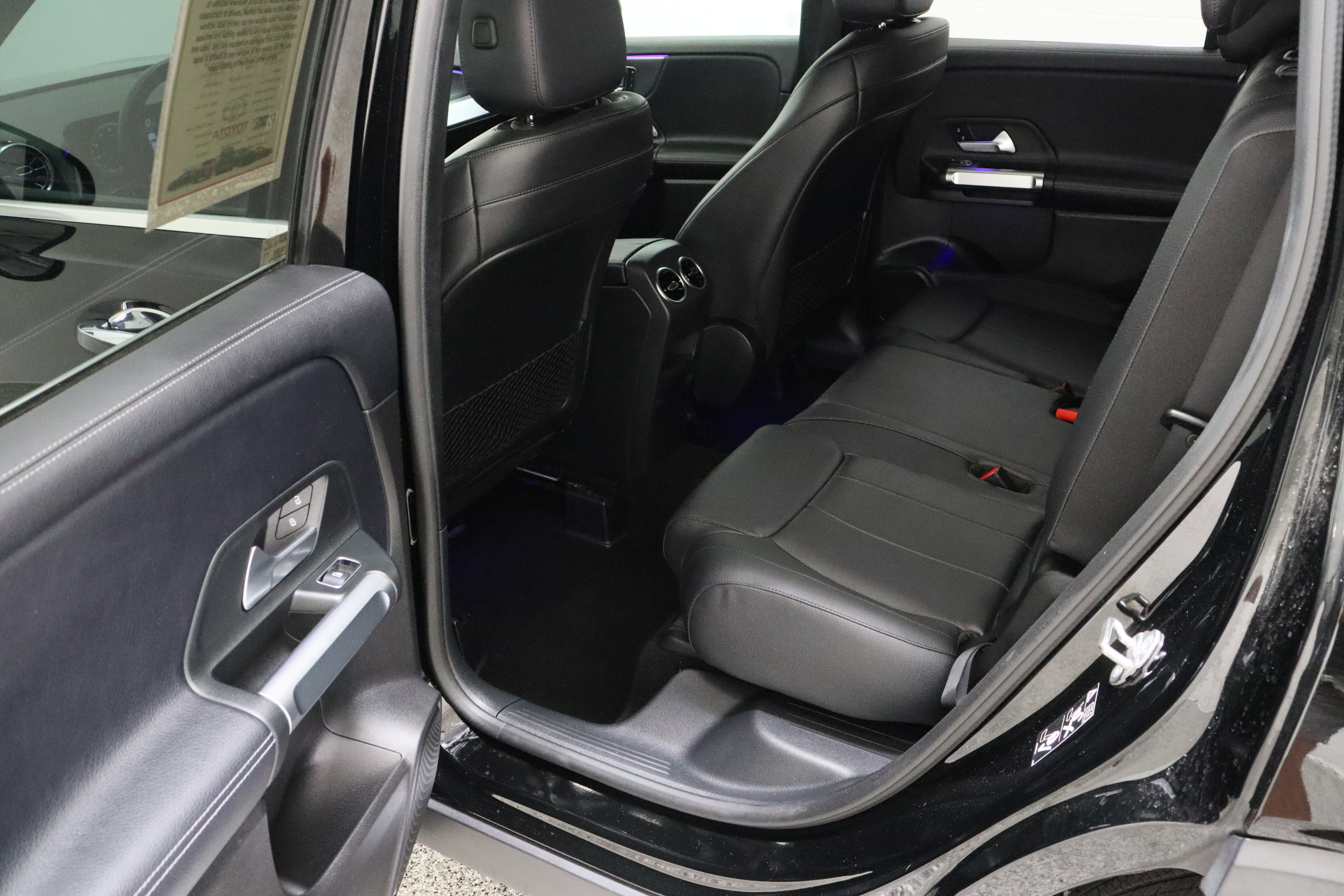 Used 2020 Mercedes-Benz GLB 250 4MATIC image 28