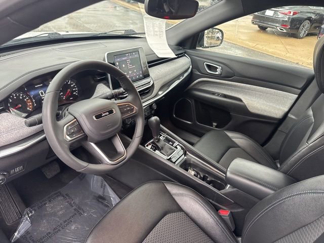 Used 2025 Jeep Compass Latitude image 13