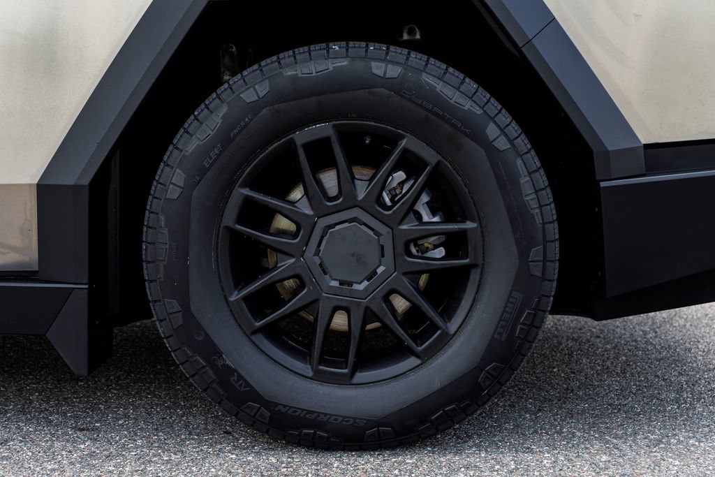 Used 2025 Tesla Cybertruck AWD Crew Cab image 35