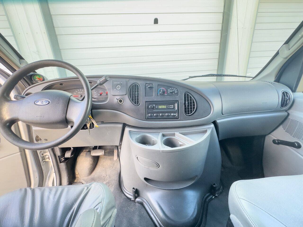 Used 2006 Ford E-450 and Econoline 450 RWD image 12
