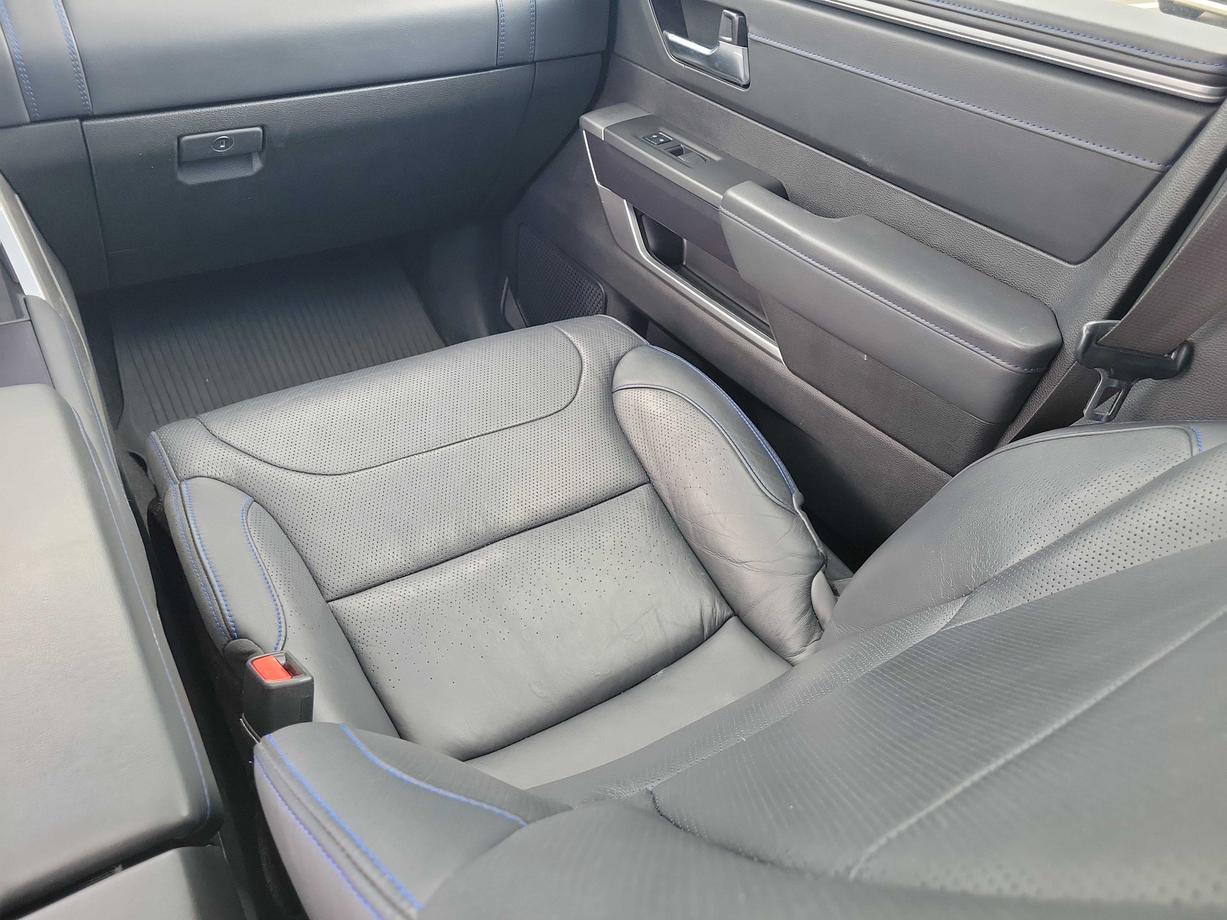 Used 2023 Toyota Tundra Platinum w/ Advanced Package AWD/4WD image 18