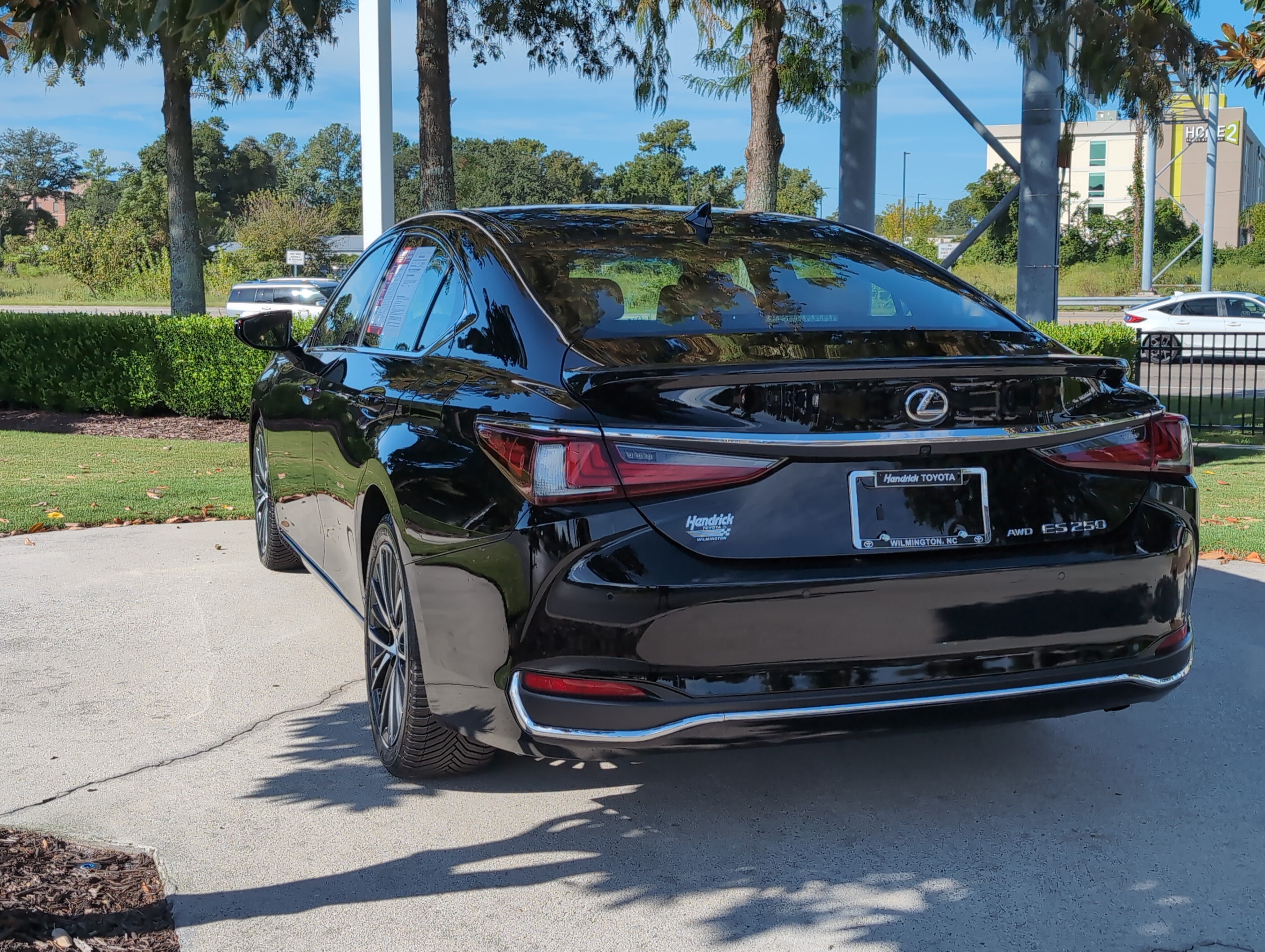 Used 2023 Lexus ES 250 w/ Premium Package AWD/4WD image 8