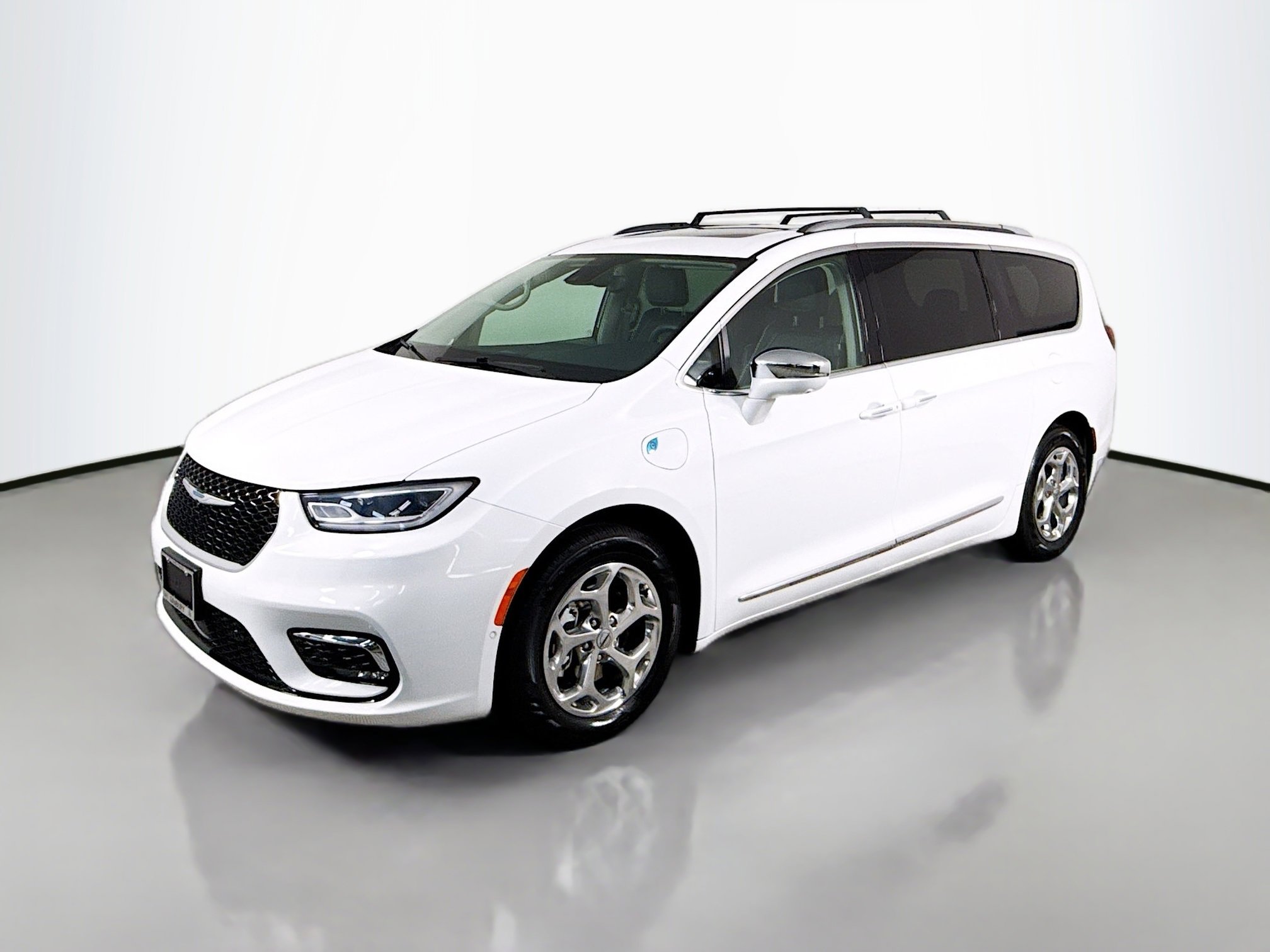 Used 2021 Chrysler Pacifica Limited w/ Uconnect Theater Family Group
