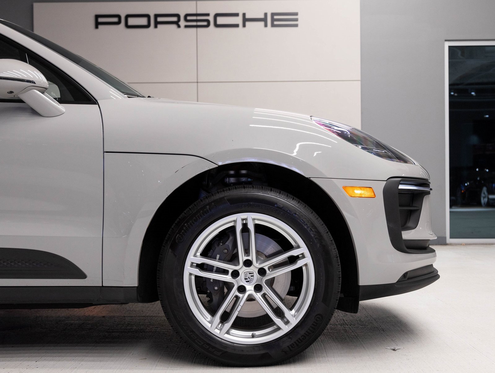 Used 2025 Porsche Macan image 11