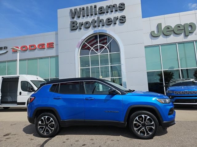 Used 2023 Jeep Compass Limited AWD/4WD image 4