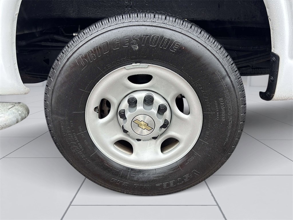 Used 2024 Chevrolet Express 2500 w/ Driver Convenience Package image 6