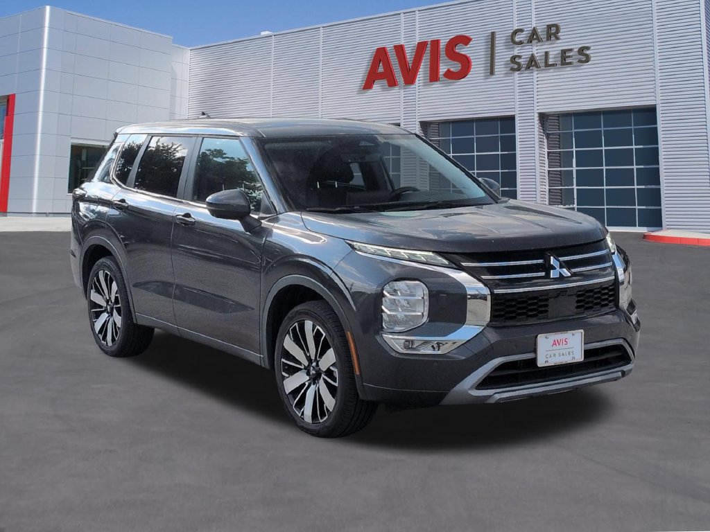 Used 2025 Mitsubishi Outlander SE AWD/4WD image 3