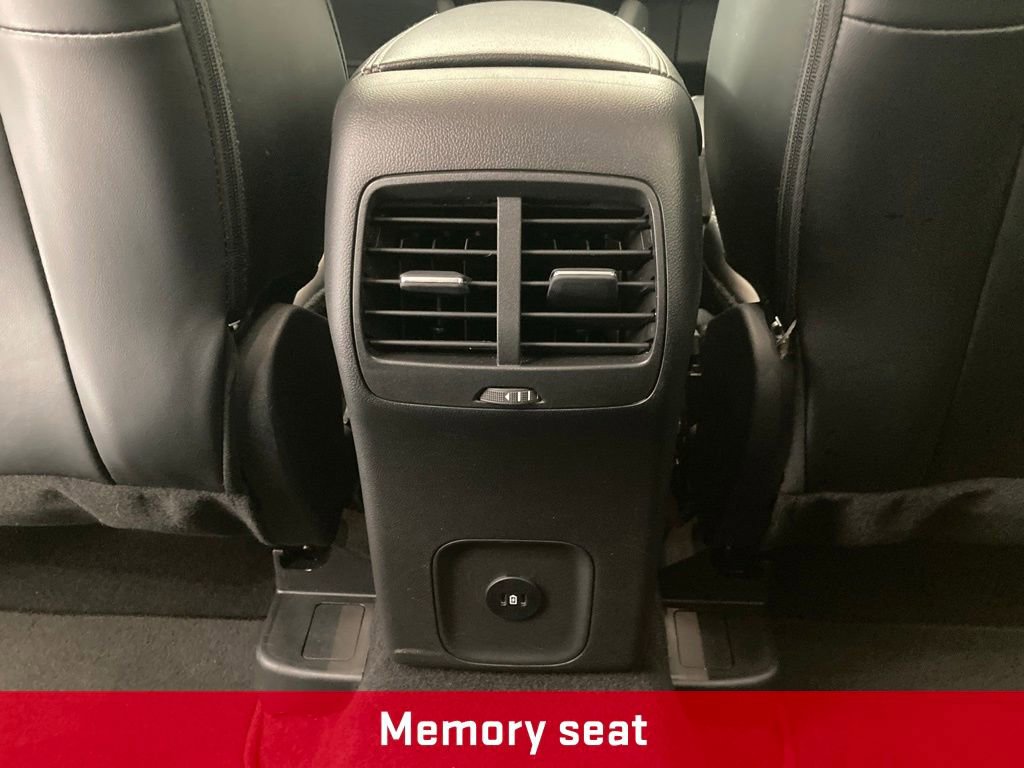 Used 2024 Ford Escape Platinum image 17