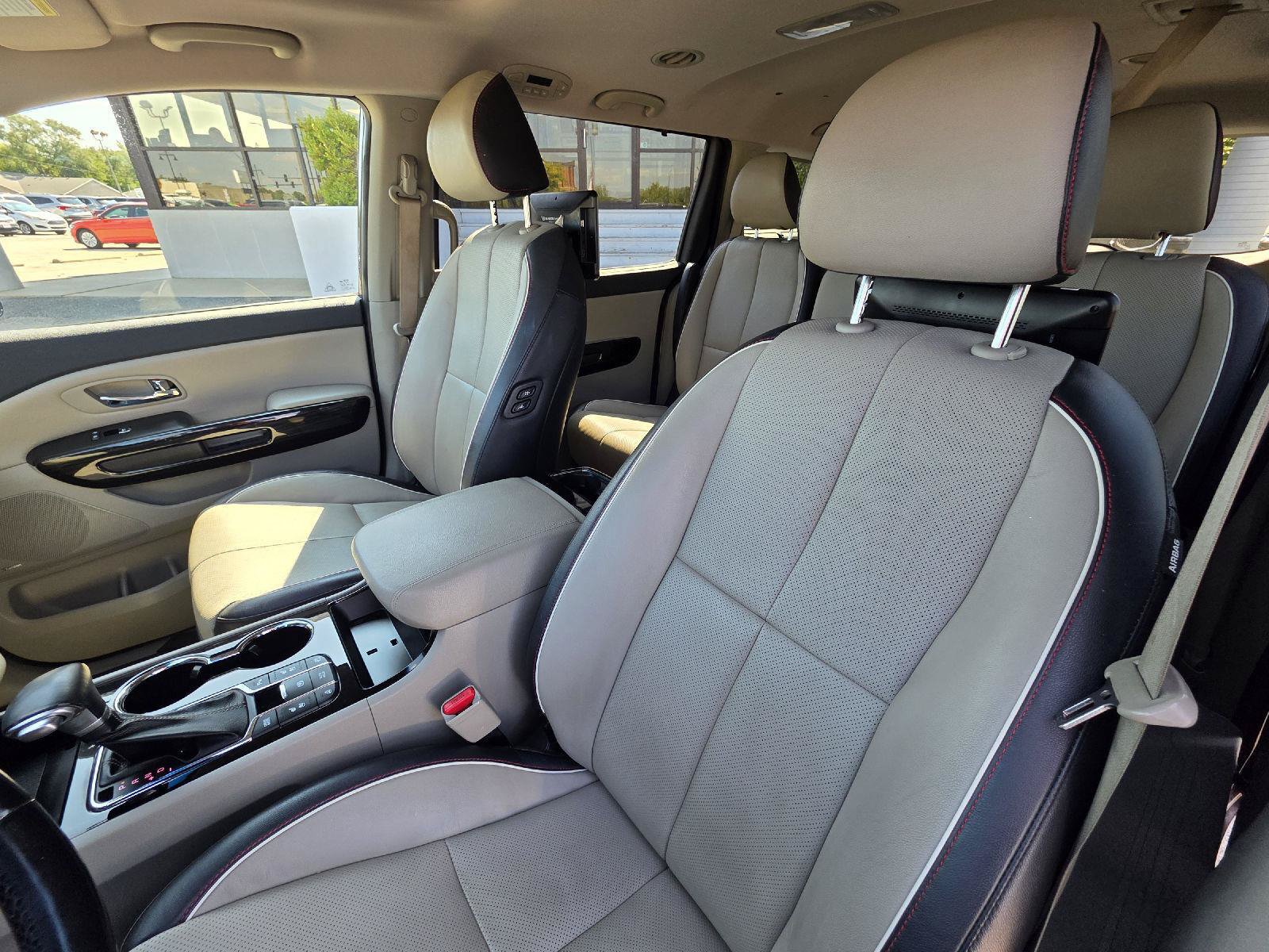 Used 2019 Kia Sedona SX FWD image 41