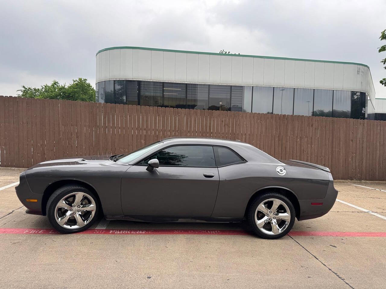 Used 2014 Dodge Challenger SXT Plus RWD image 3
