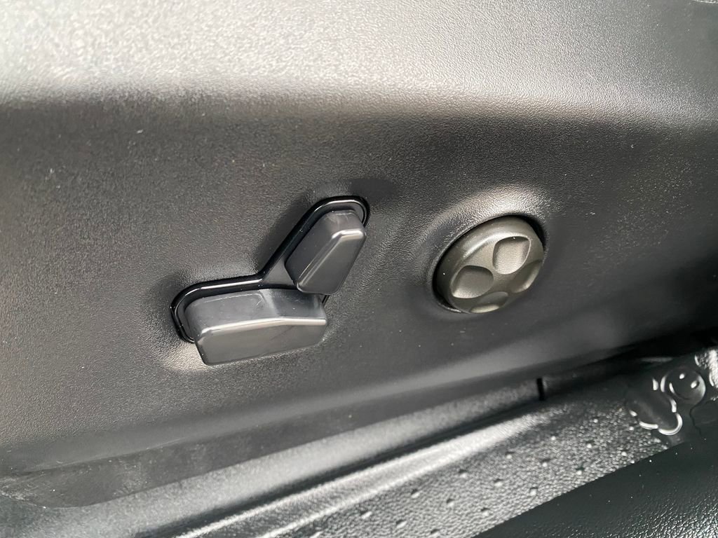 Used 2026 Chrysler Pacifica Limited image 11
