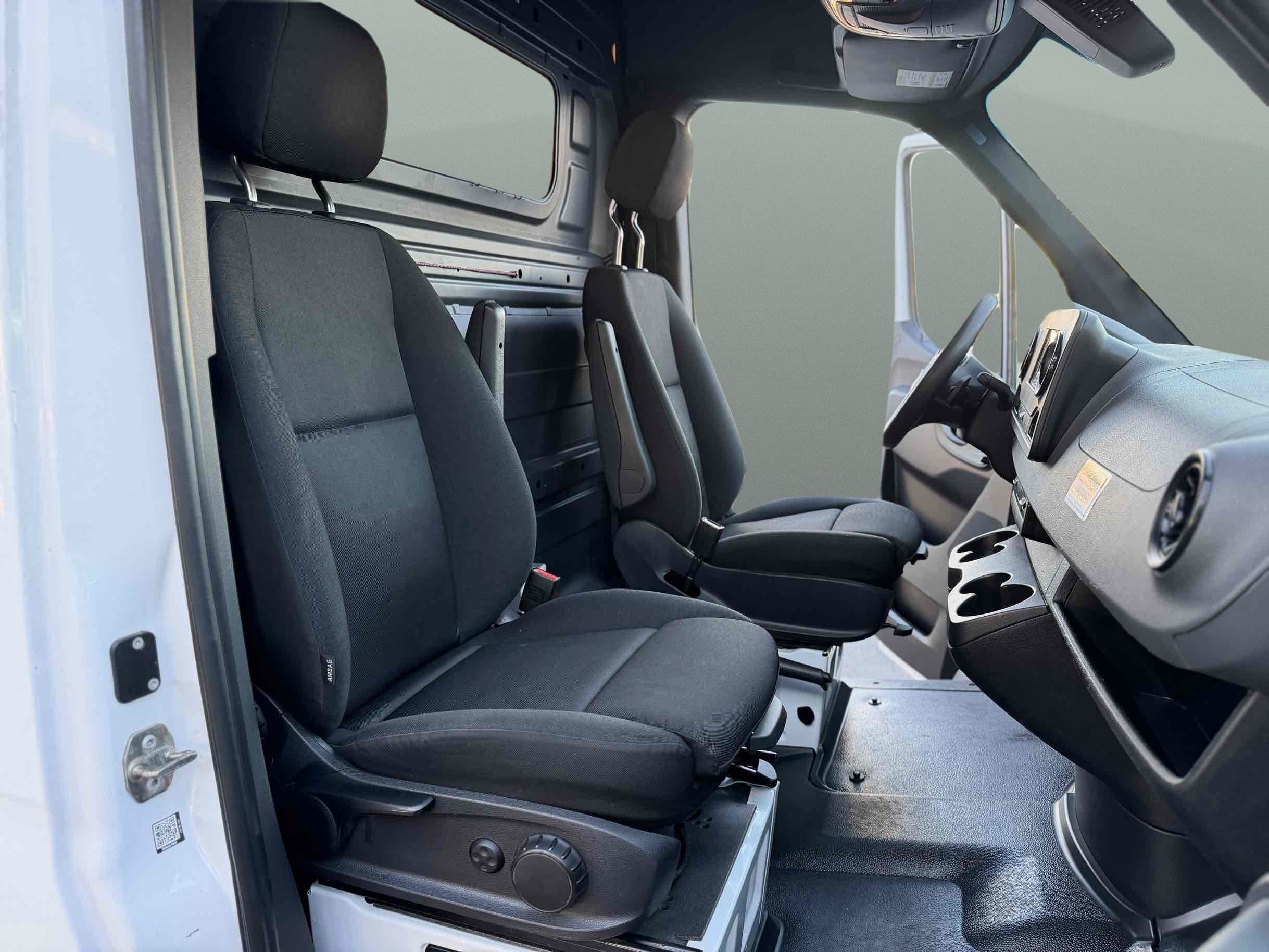 Used 2023 Mercedes-Benz Sprinter 2500 image 12