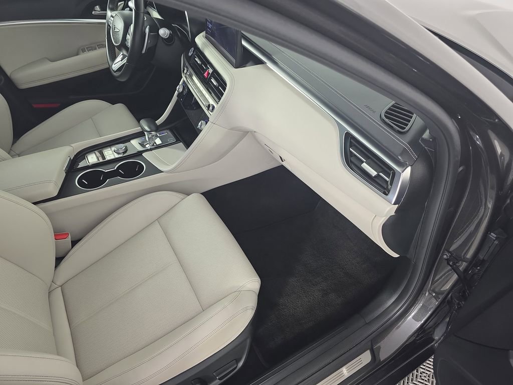 Used 2025 Genesis G70 2.5T image 33