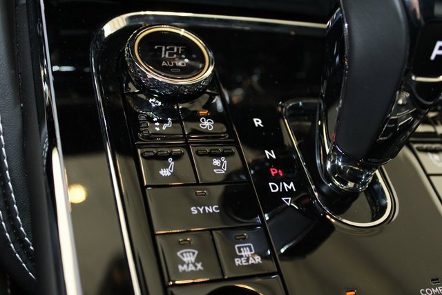 Used 2022 Bentley Flying Spur V8 image 33