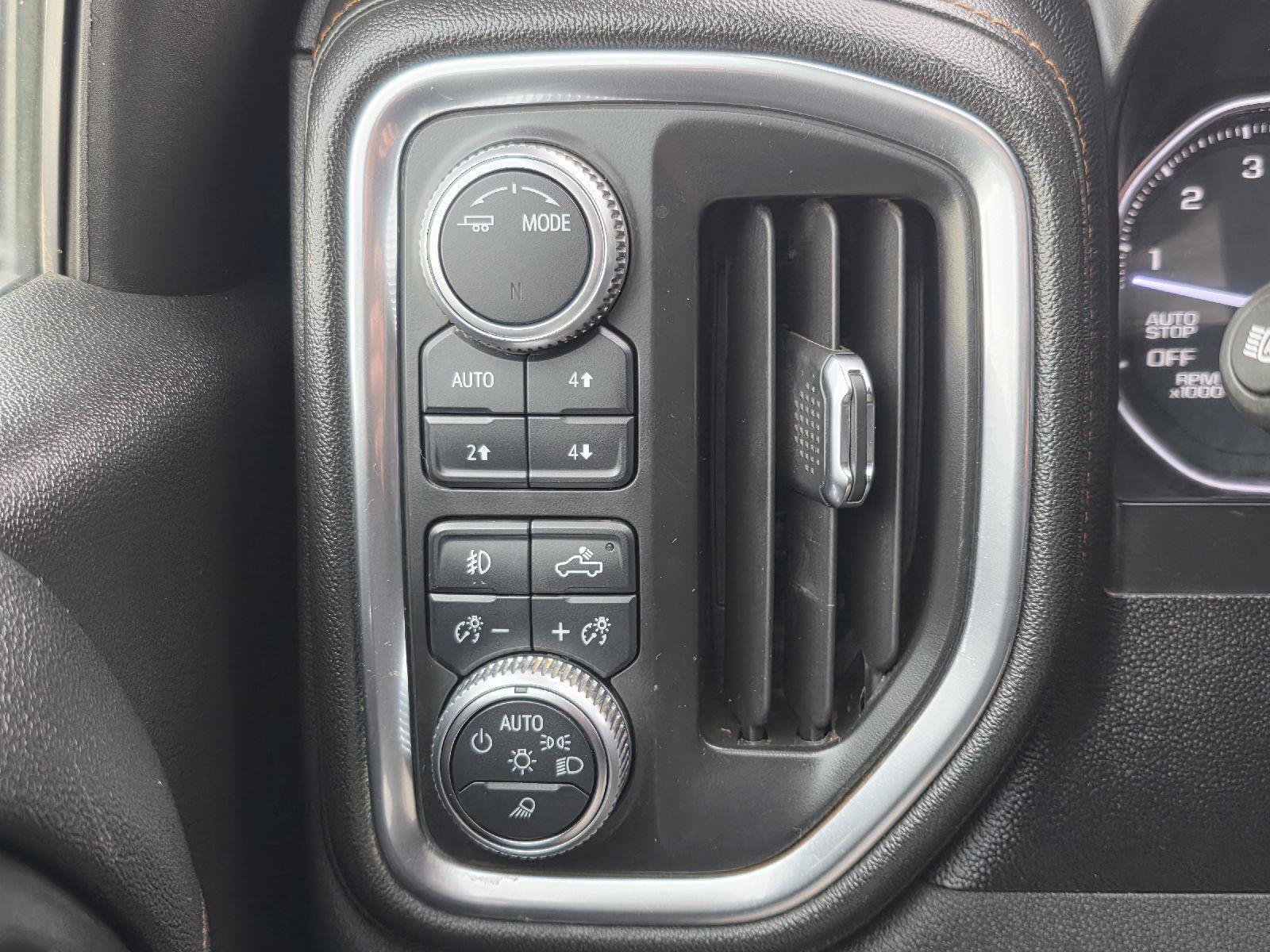 Used 2020 GMC Sierra 1500 AT4 w/ AT4 Premium Package AWD/4WD image 12
