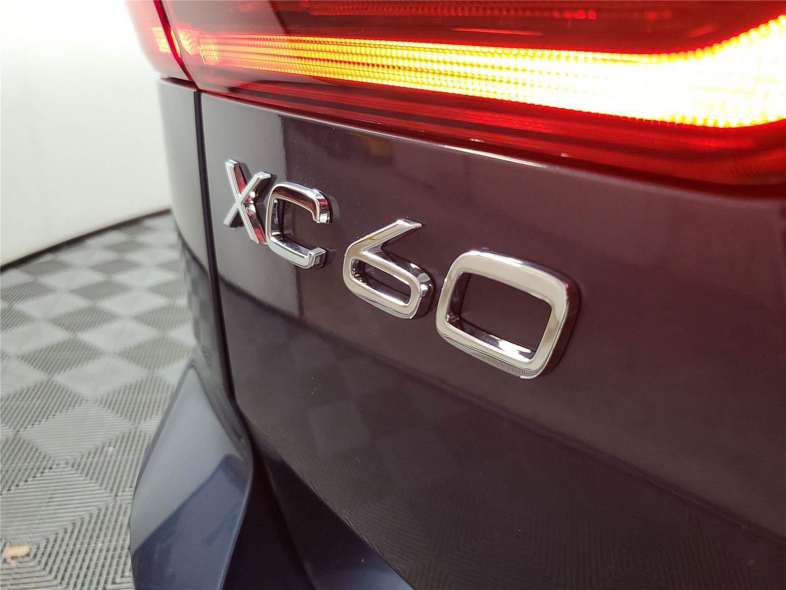 New 2026 Volvo XC60 B5 Plus w/ Protection Package Premier AWD/4WD image 8