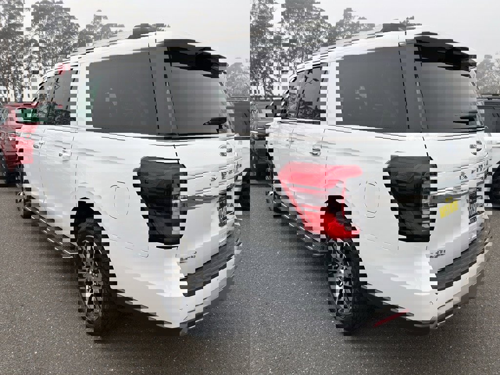 Used 2023 Ford Expedition Max Limited image 3