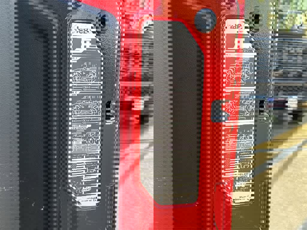 Used 2018 Jeep Wrangler Unlimited Sahara image 22