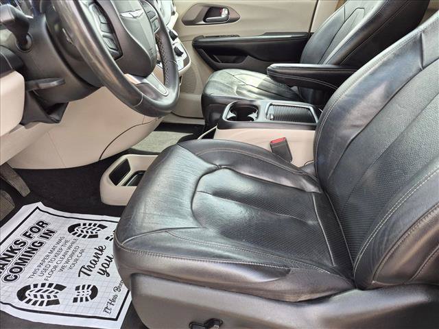 Used 2022 Chrysler Pacifica Touring-L FWD image 15