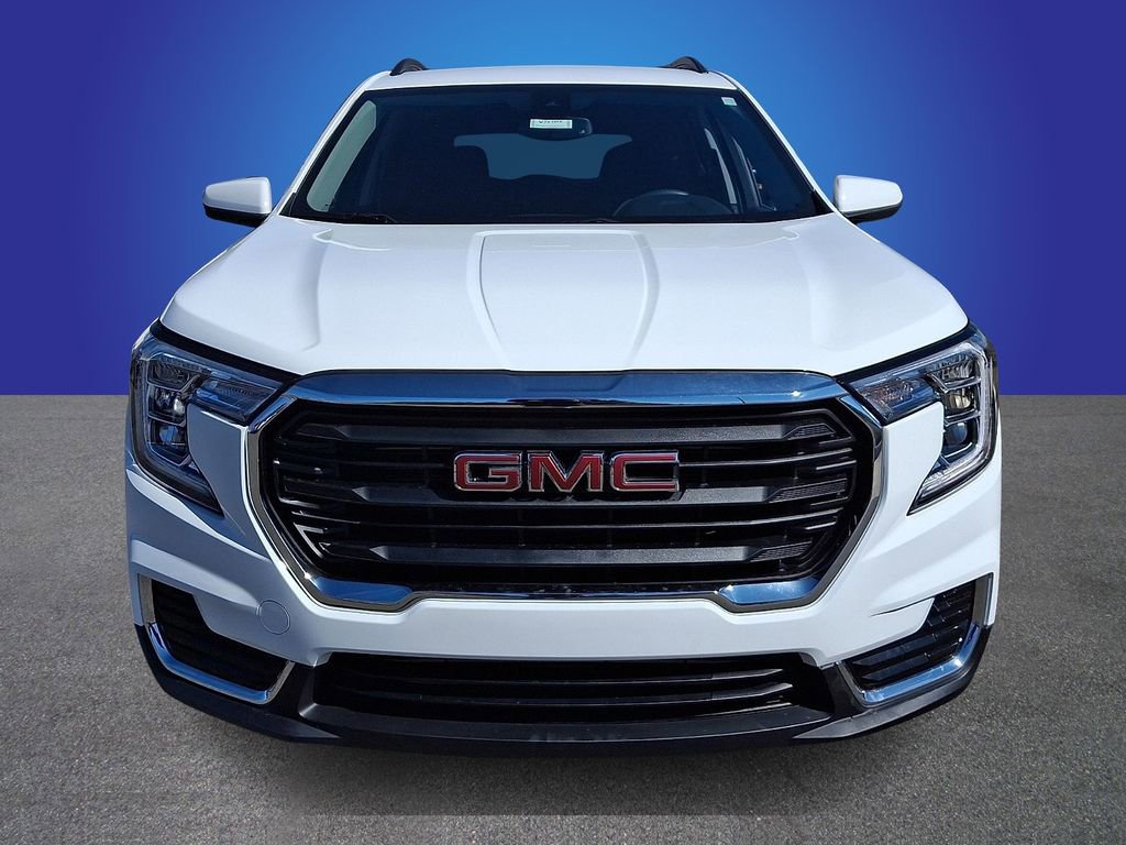 Used 2023 GMC Terrain SLE w/ Driver Convenience Package image 2