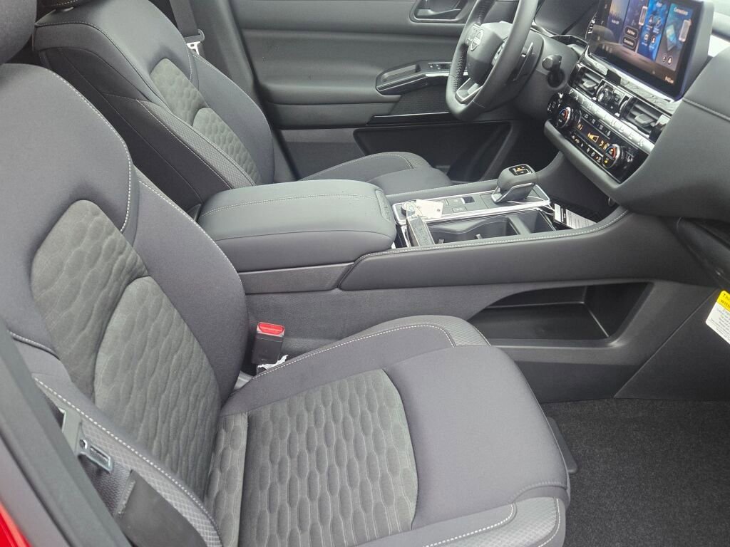 New 2026 Nissan Pathfinder SV w/ SV Premium Package image 6