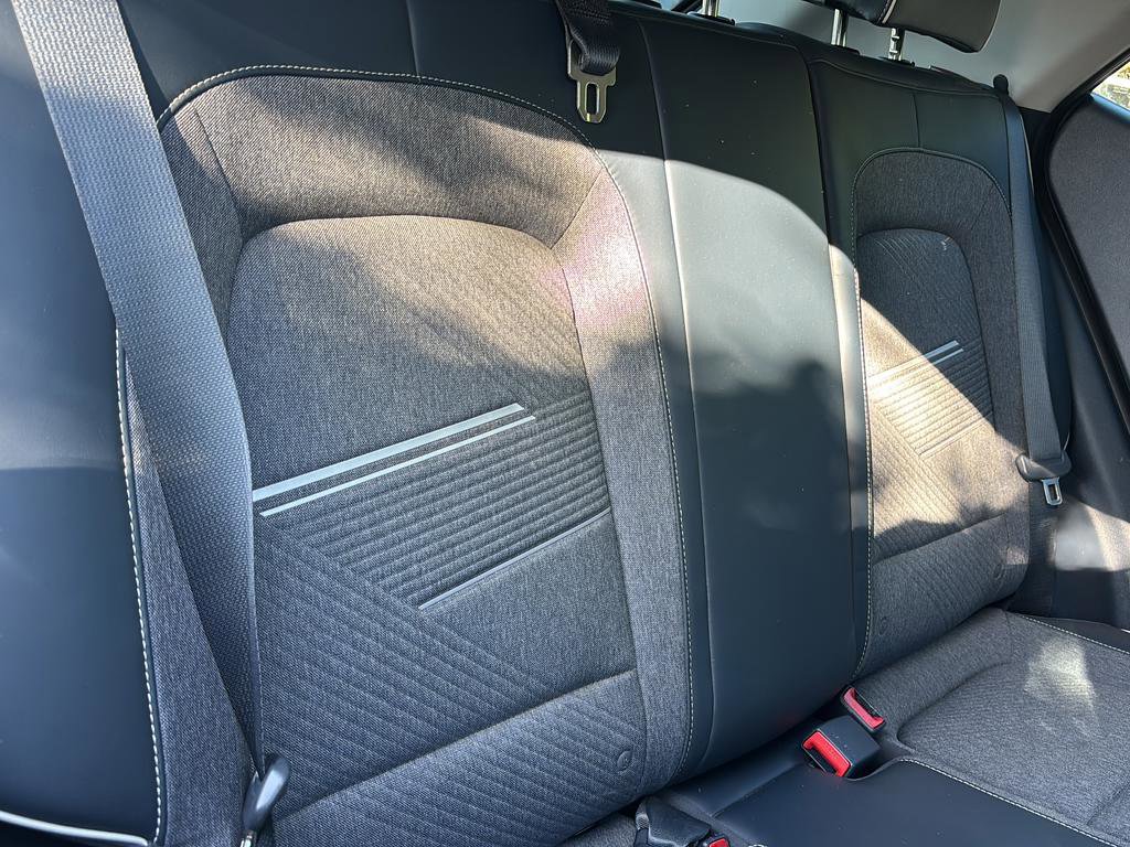 Certified 2023 Hyundai Venue Limited FWD image 41