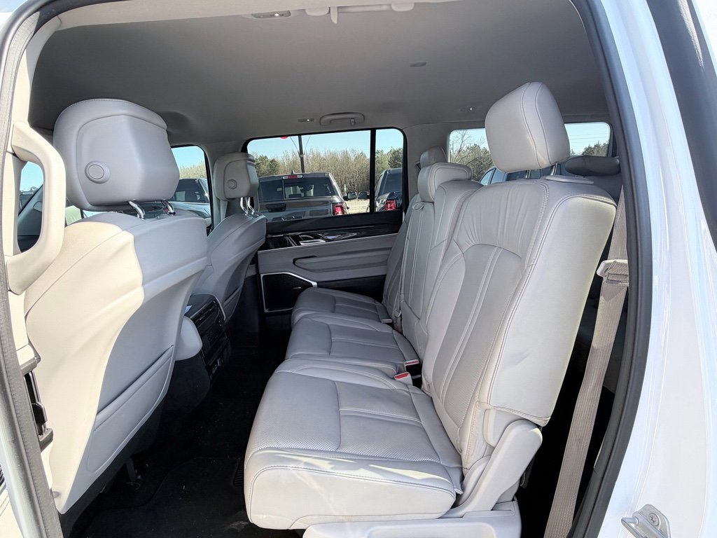 Used 2022 Jeep Wagoneer Series II RWD image 24