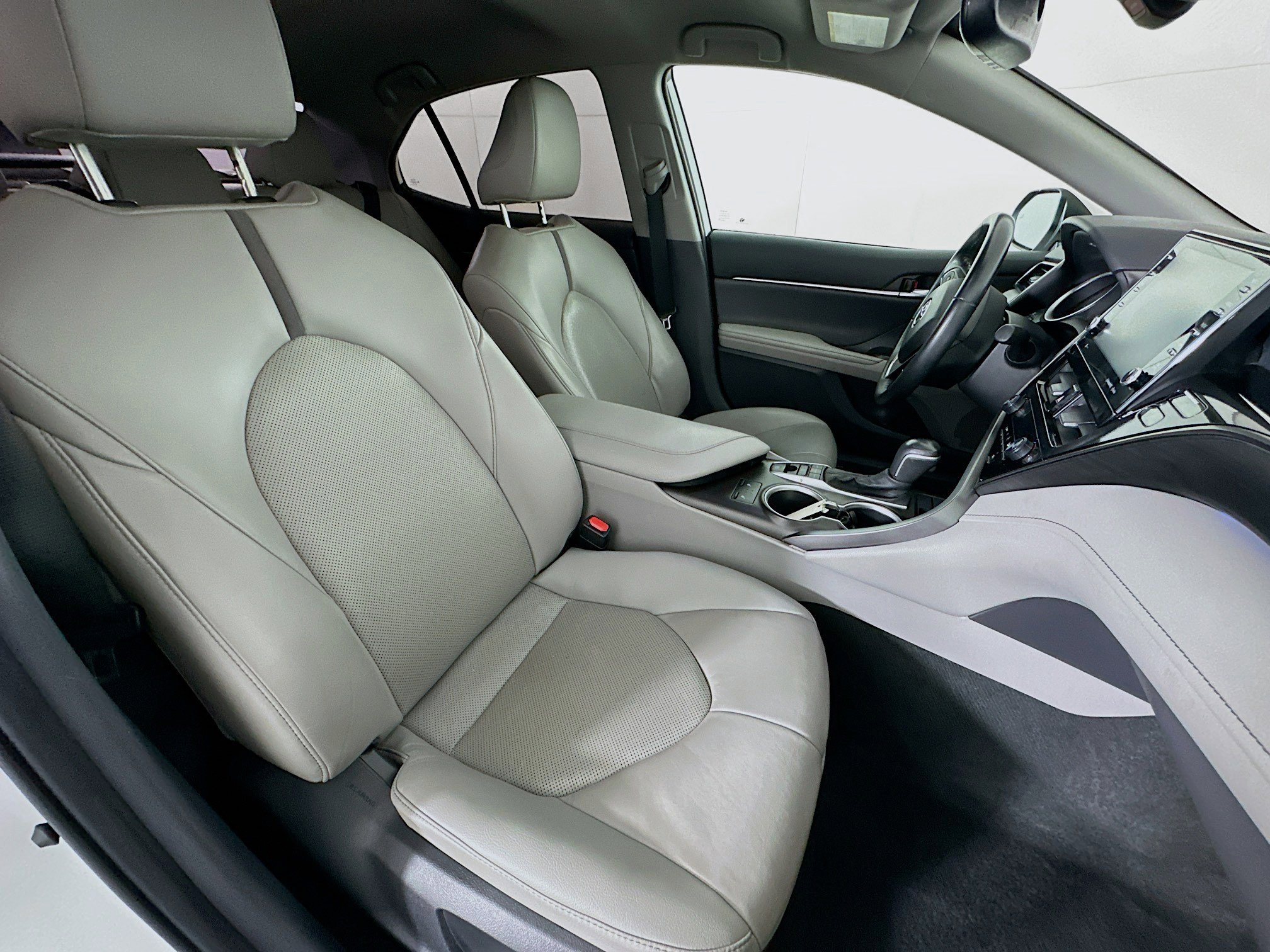 Used 2023 Toyota Camry XLE image 28