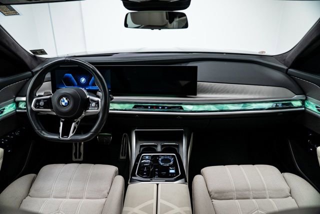 Used 2023 BMW 760i xDrive image 16